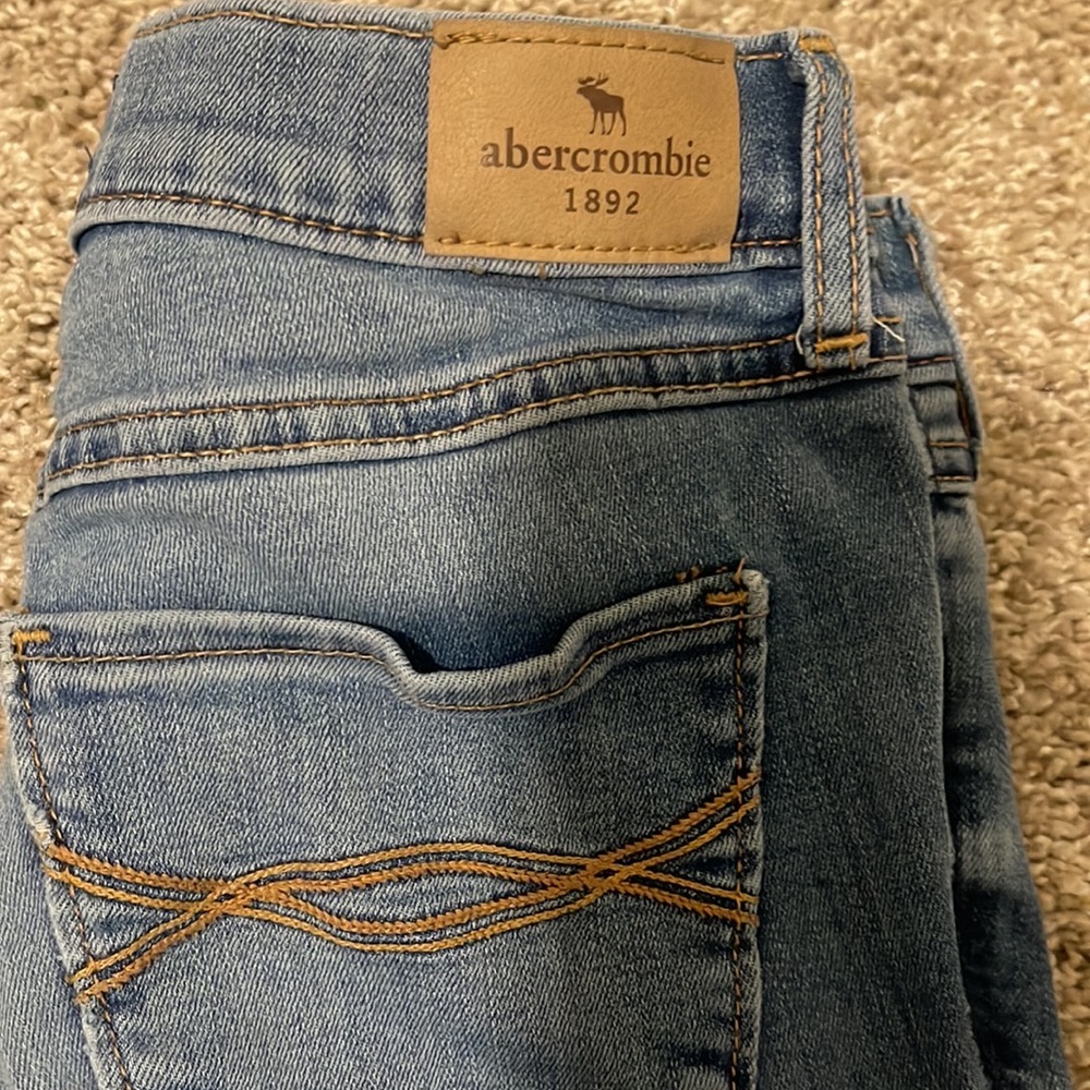 Girls Abercrombie High rise jean legging.